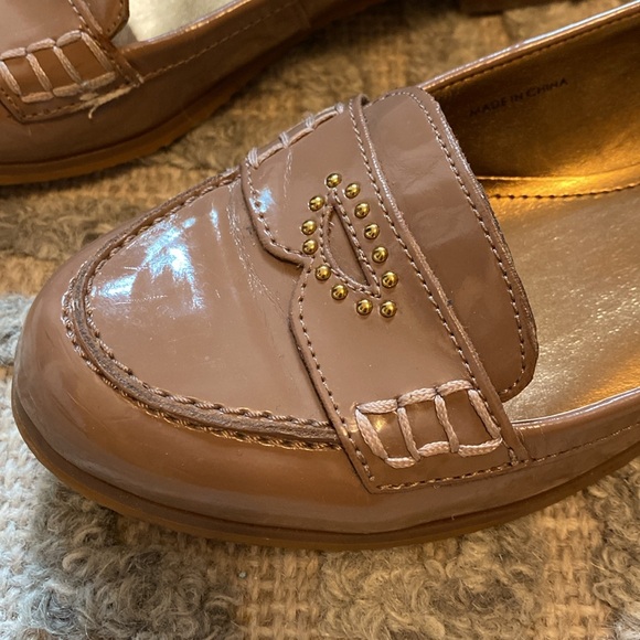Ellen Tracy Moccasin Old rose & tan with golden accents - Picture 2 of 9